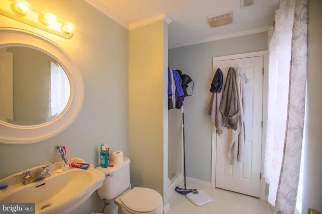 $325,000 | 10 Whiting Avenue, Boyce, VA 22620