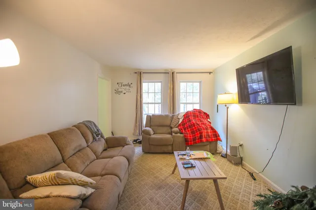 $325,000 | 10 Whiting Avenue, Boyce, VA 22620