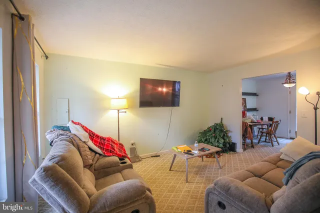 $325,000 | 10 Whiting Avenue, Boyce, VA 22620