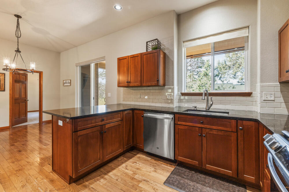 6352 Sanderling Road Klamath Falls, OR 97601 - Photo 24 of 65 Kitchen - Recent Appliance Updates