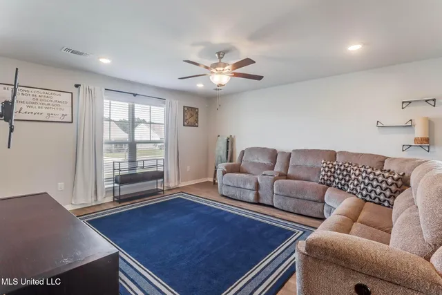 $1,900 | 14799 Audubon Lake Boulevard, Gulfport, MS 39503