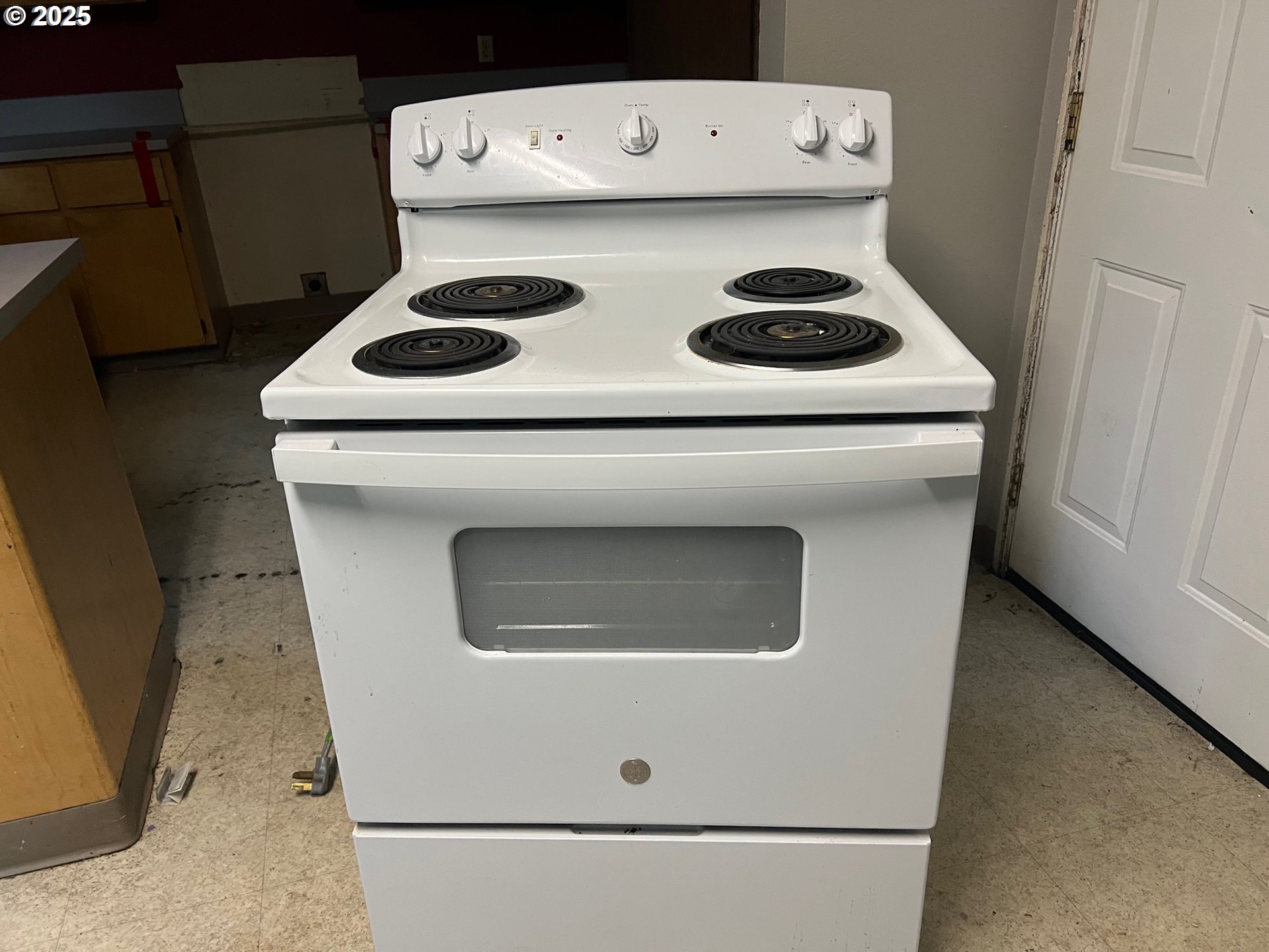 618 Ballad Way Forest Grove, OR 97116 - Photo 9 of 15 a utility room with dryer and washer