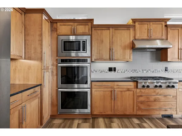 $1,498,000 | 32092 Willamette Way East, Wilsonville, OR 97070