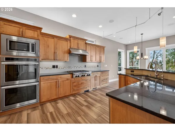 $1,498,000 | 32092 Willamette Way East, Wilsonville, OR 97070