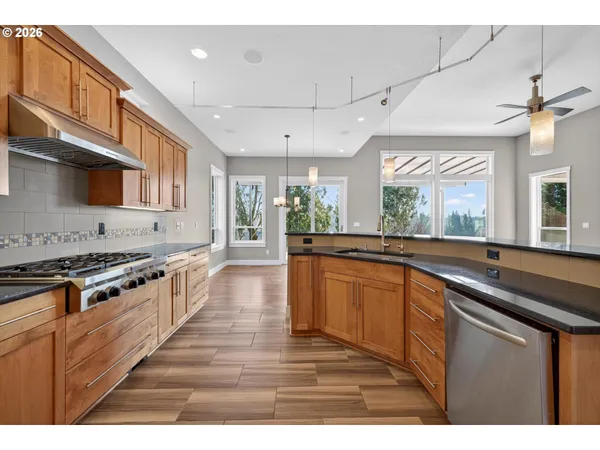 $1,498,000 | 32092 Willamette Way East, Wilsonville, OR 97070