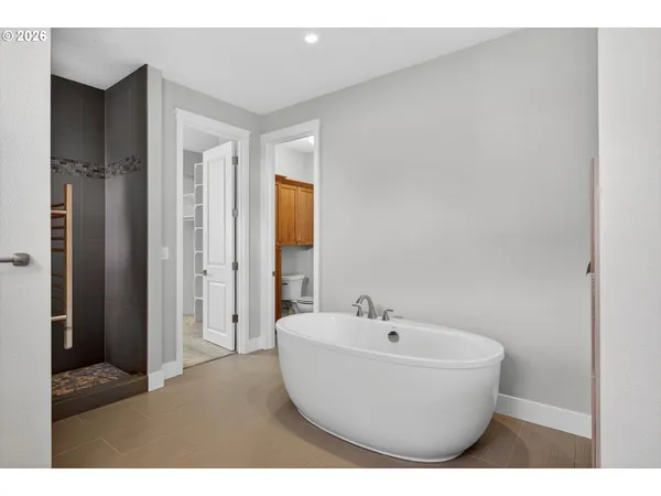 $1,498,000 | 32092 Willamette Way East, Wilsonville, OR 97070