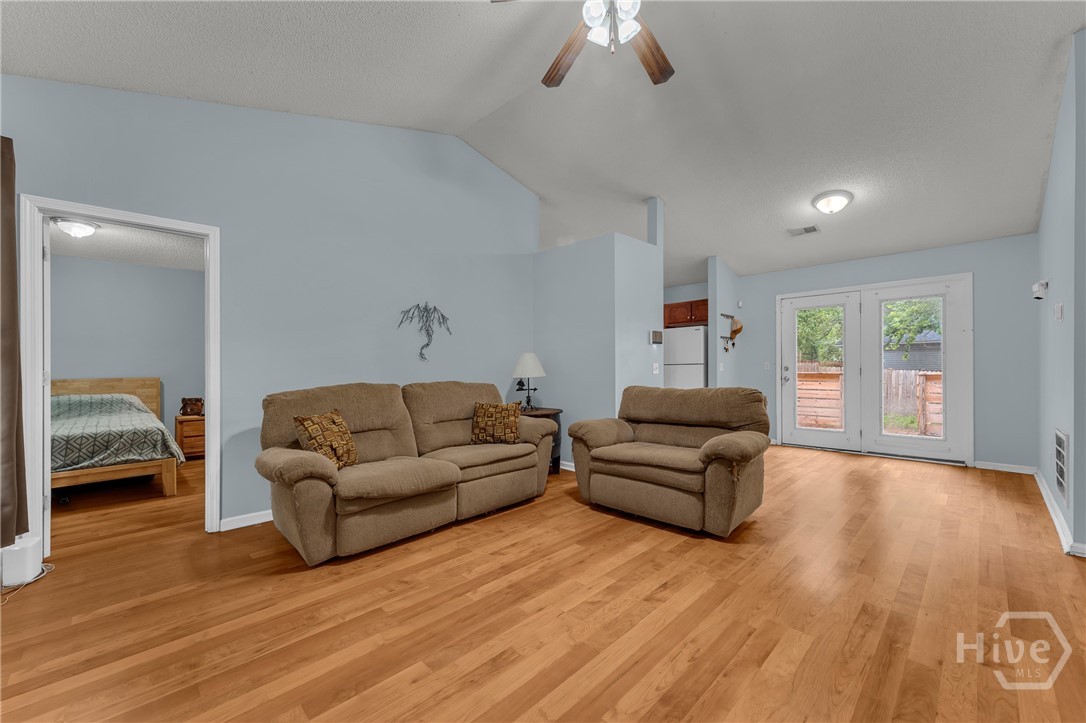 202 Stag Road Springfield, GA 31329 - Photo 5 of 29 Living Room