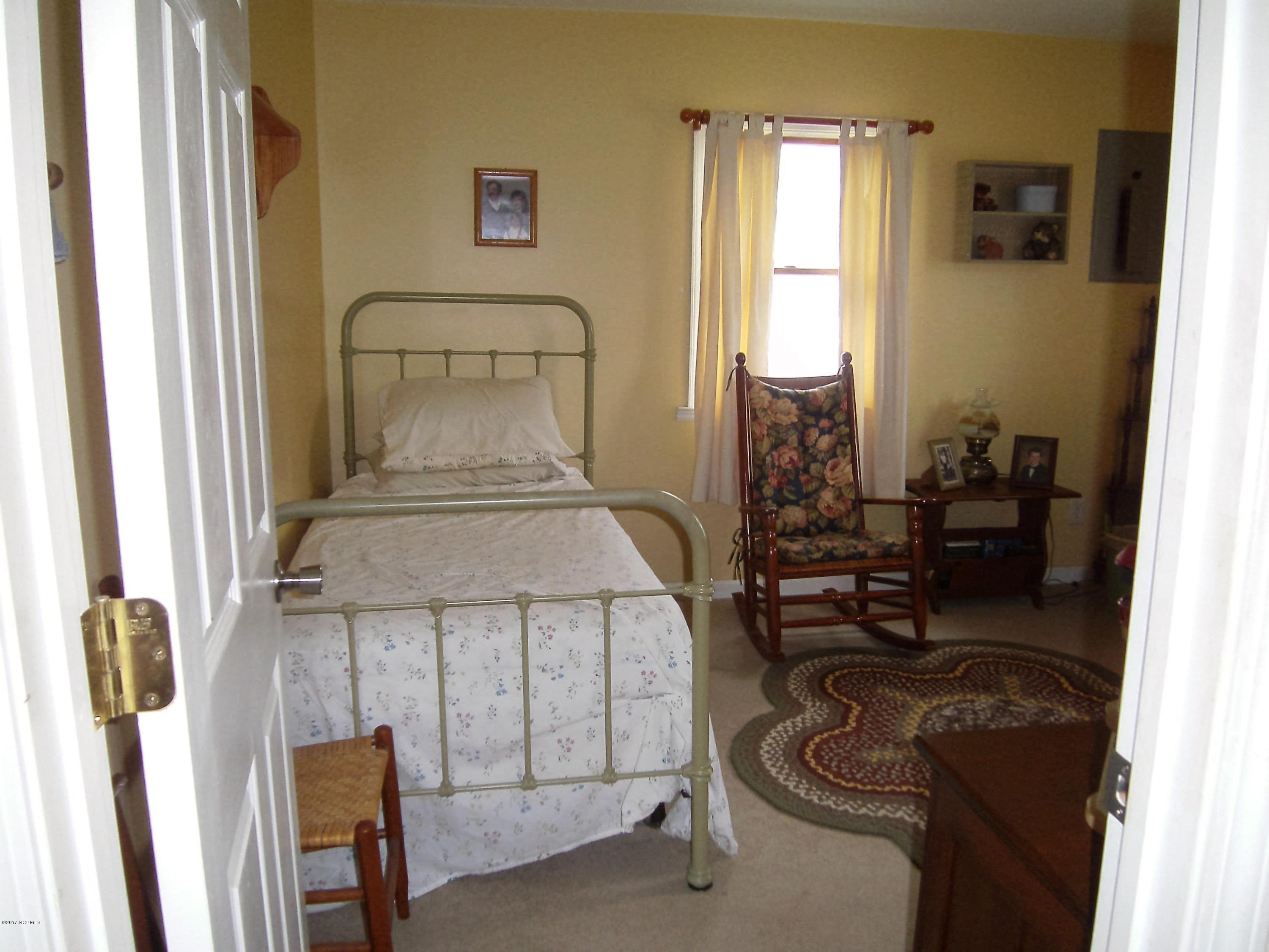 113 Murphy Road Davis, NC 28524 - Photo 11 of 15 Bedroom 2