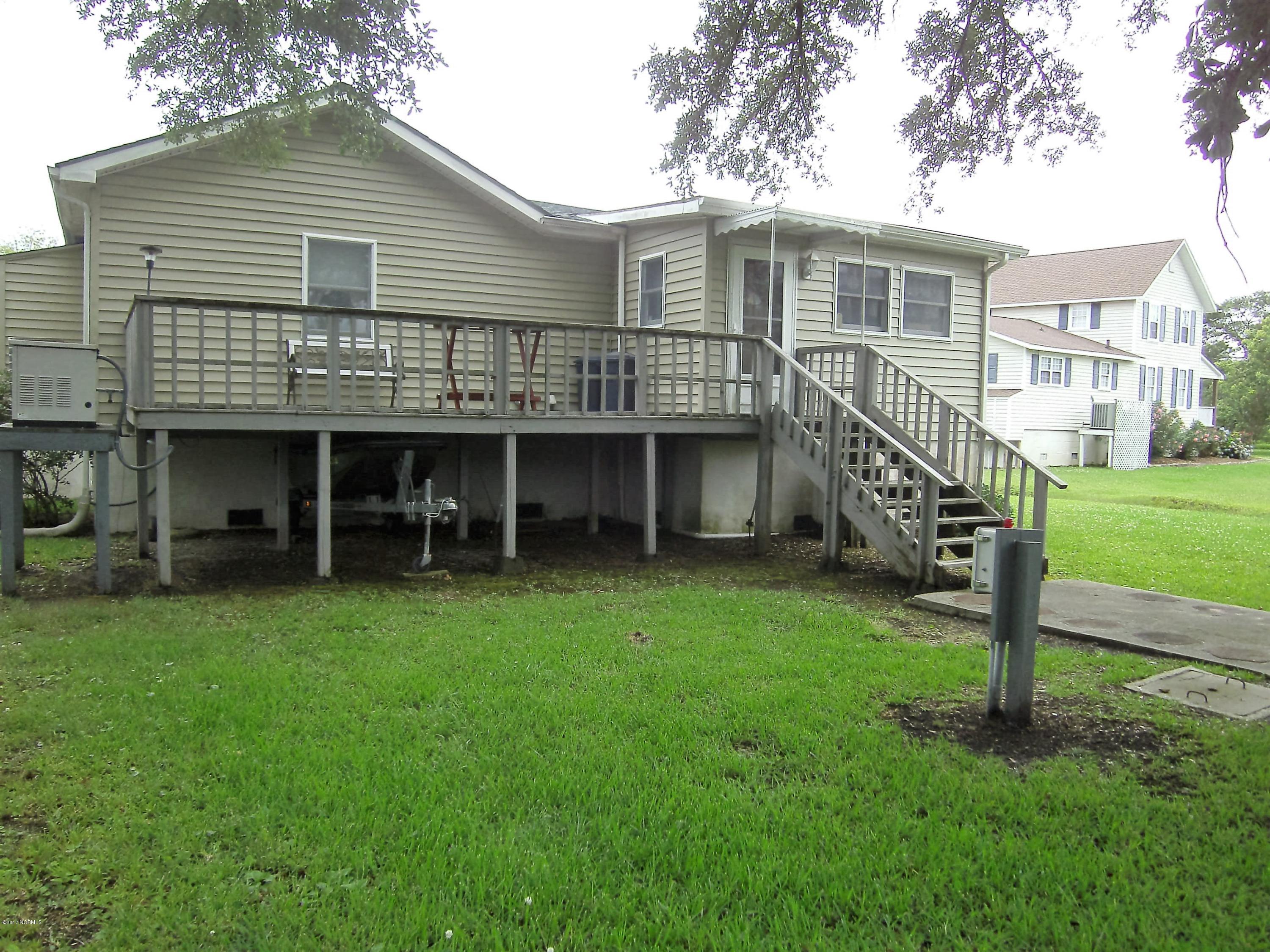 113 Murphy Road Davis, NC 28524 - Photo 3 of 15 Deck