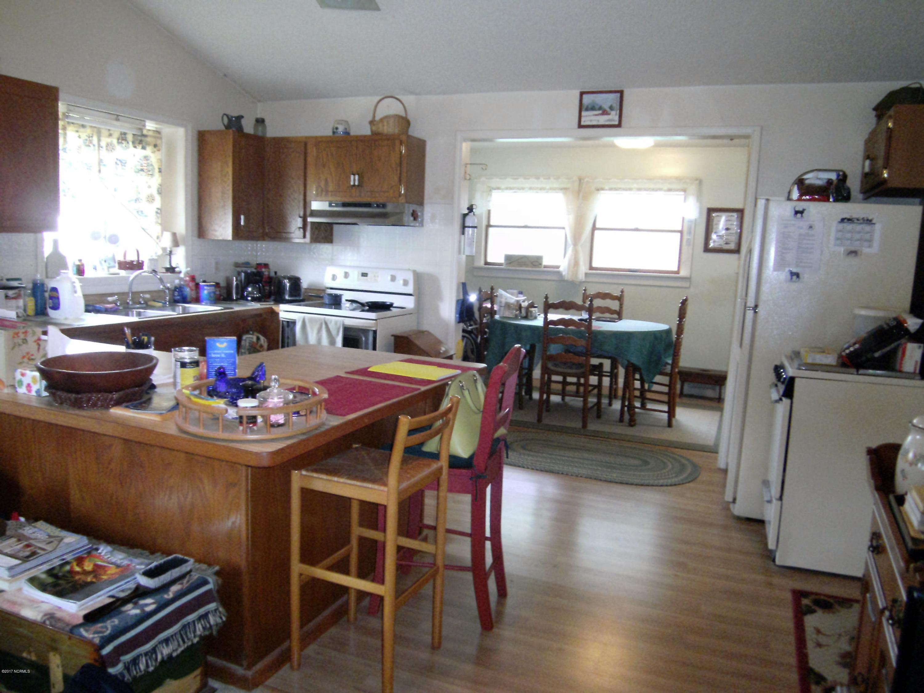 113 Murphy Road Davis, NC 28524 - Photo 7 of 15 Kitchen/Dining Area
