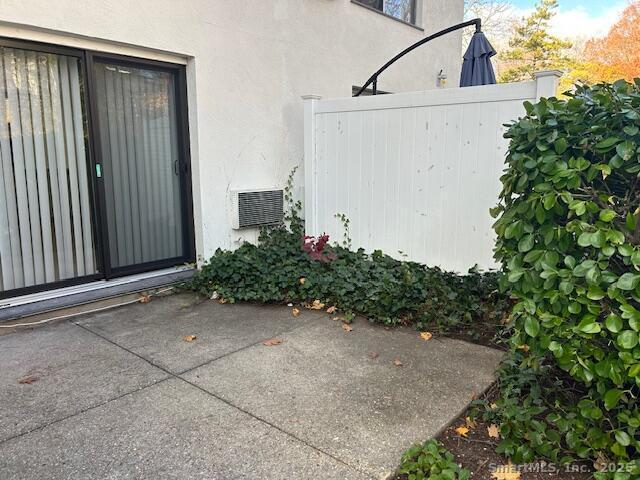 38 B Putnam Green, Unit L Greenwich, CT 06830 - Photo 15 of 15 a view of small yard