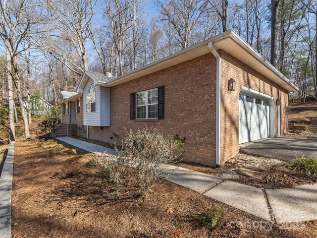 $457,500 | 309 Derby Lane, Hendersonville, NC 28739