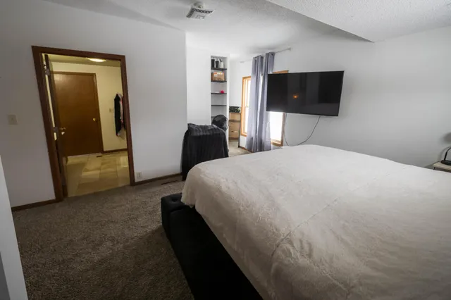 $325,000 | 22598 700th Avenue, Albert Lea, MN 56007