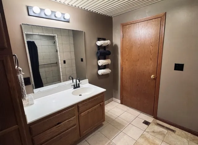 $325,000 | 22598 700th Avenue, Albert Lea, MN 56007