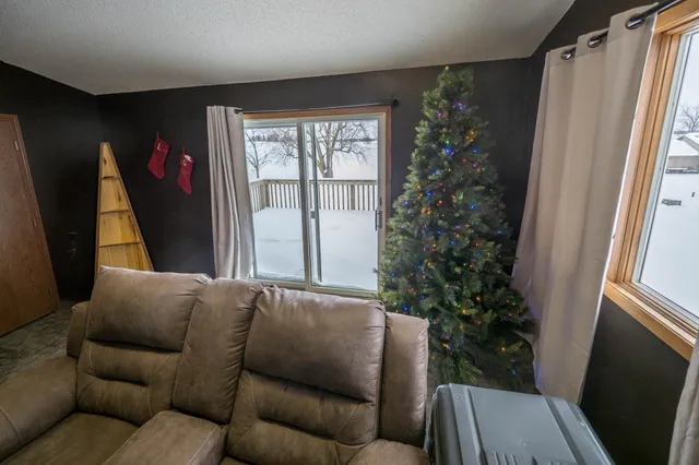 $325,000 | 22598 700th Avenue, Albert Lea, MN 56007