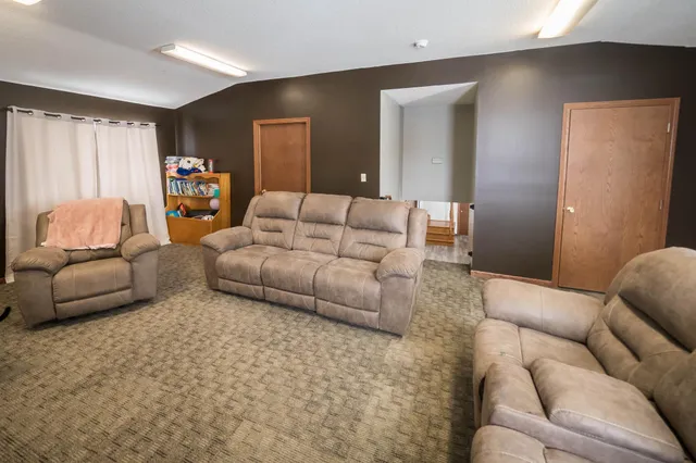 $325,000 | 22598 700th Avenue, Albert Lea, MN 56007