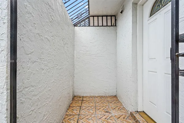 $2,650 | 319 Northwest 109th Avenue, Unit 3B, Miami, FL 33172