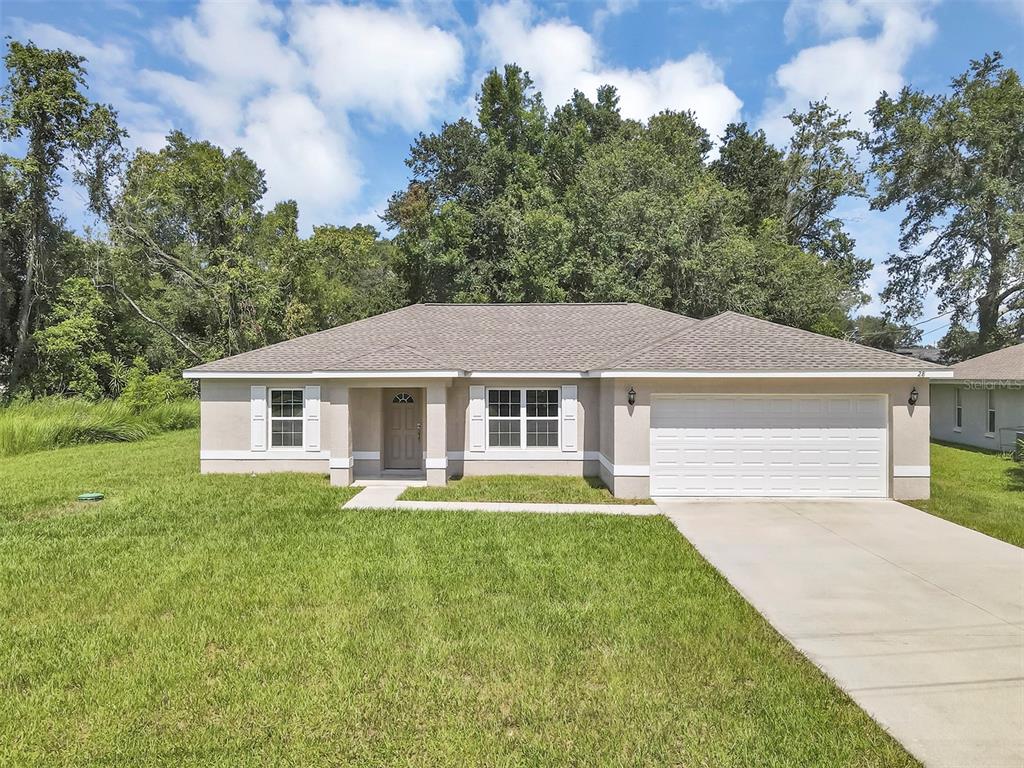 28 Pecan Course Loop Ocala, FL 34472 - Photo 1 of 1 a front view of house with yard and green space