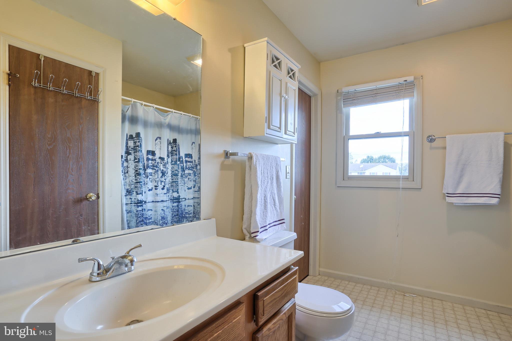 2160 Walnut Street Lebanon, PA 17042 - Photo 16 of 21 Upstairs Full Bathroom