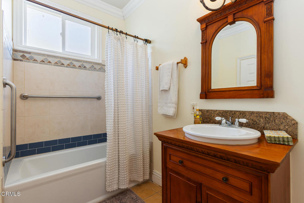 474 Colman Street Altadena, CA 91001 - Photo 19 of 38 colbethprimaryvanityshower