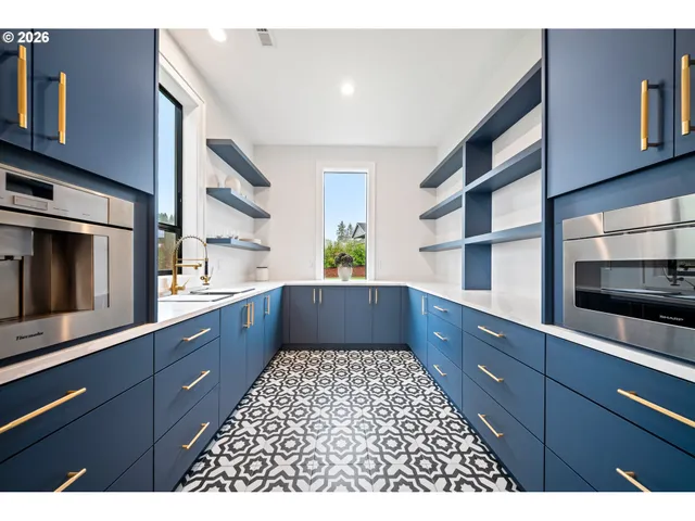 $1,795,000 | 697 Sommerset Road, Woodland, WA 98674