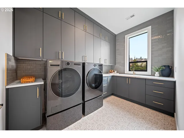 $1,795,000 | 697 Sommerset Road, Woodland, WA 98674