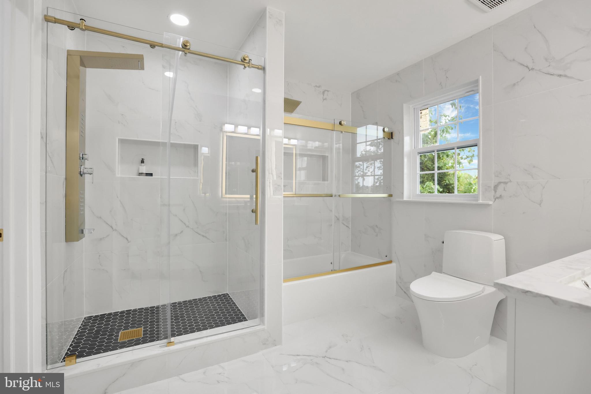 623 Longfellow Street Northwest Washington, DC 20011 - Photo 20 of 30 Primary En-suite