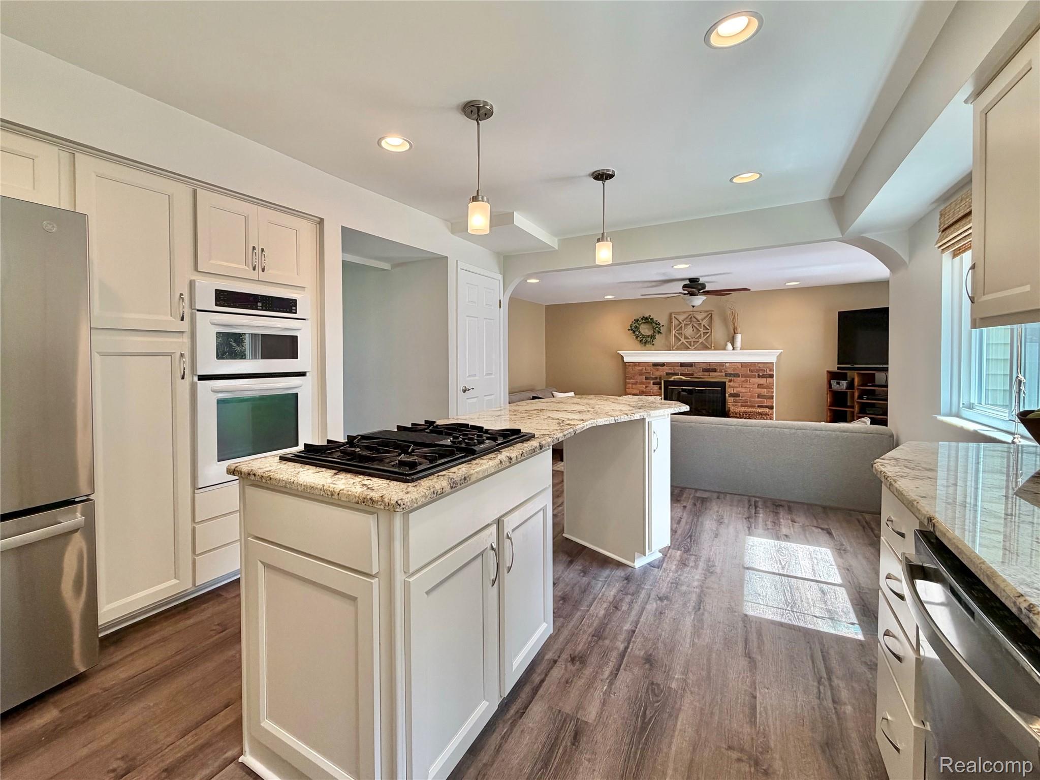 5028 Aintree Road Rochester, MI 48306 - Photo 9 of 51 Plenty of cabinet space