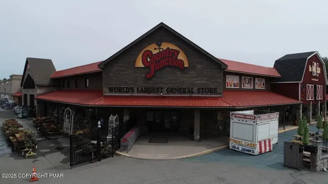 $799,900 | 150 Red Oak Drive, Palmerton, PA 18071