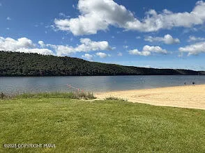 $799,900 | 150 Red Oak Drive, Palmerton, PA 18071