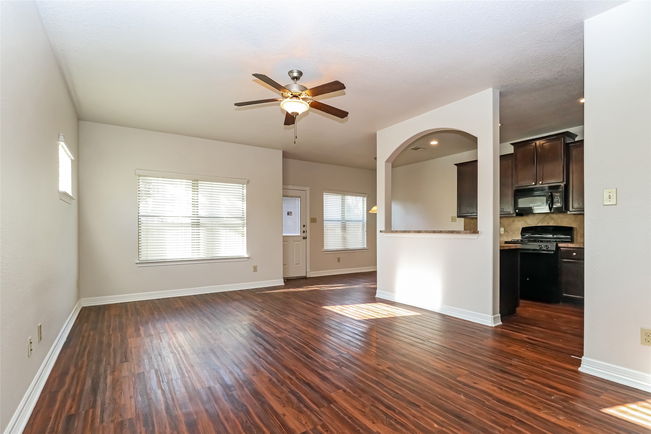 2019 Lost Pine Court Conroe, TX 77304 - Photo 4 of 16