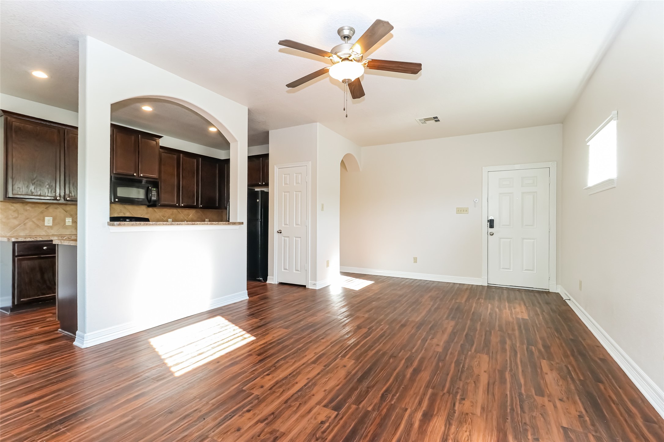 2019 Lost Pine Court Conroe, TX 77304 - Photo 5 of 16