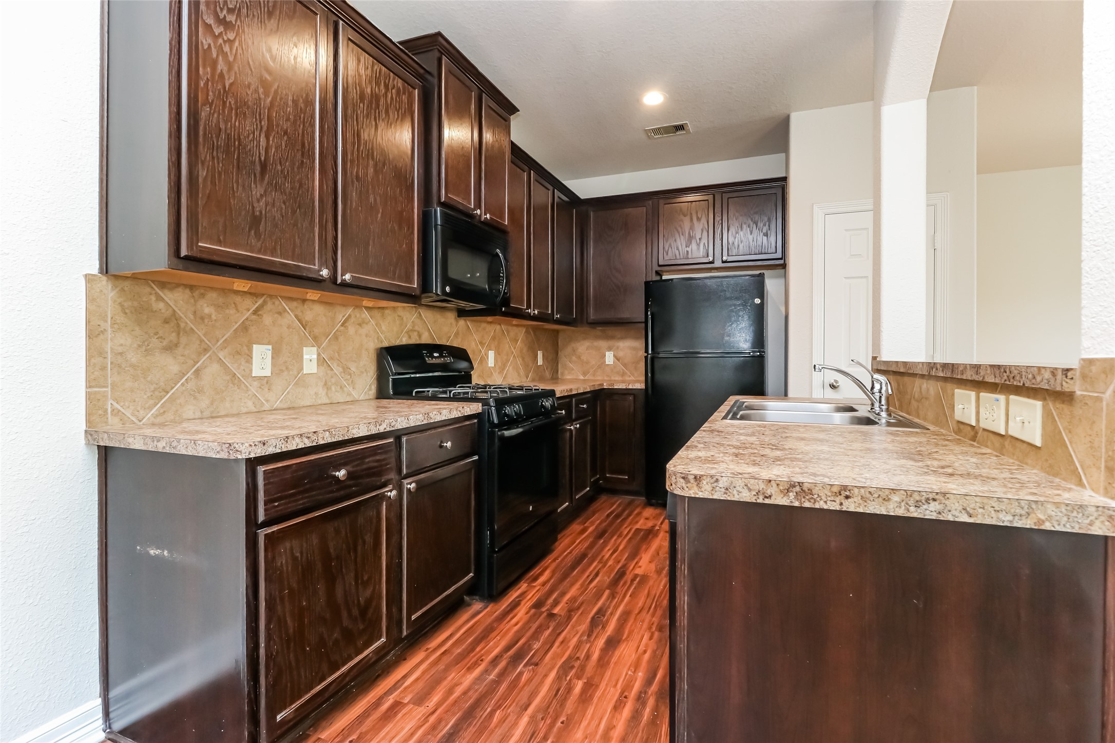 2019 Lost Pine Court Conroe, TX 77304 - Photo 7 of 16