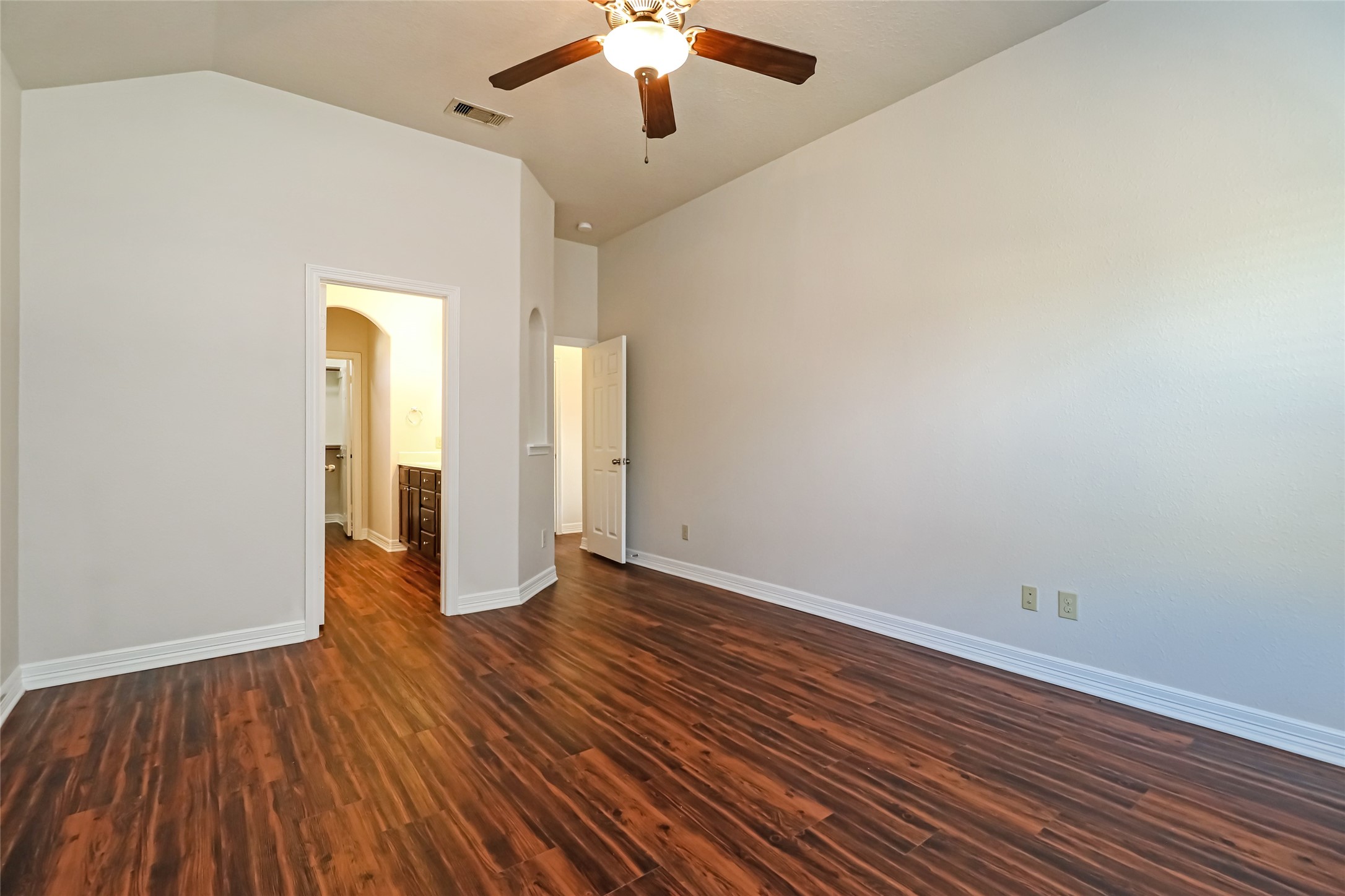 2019 Lost Pine Court Conroe, TX 77304 - Photo 9 of 16