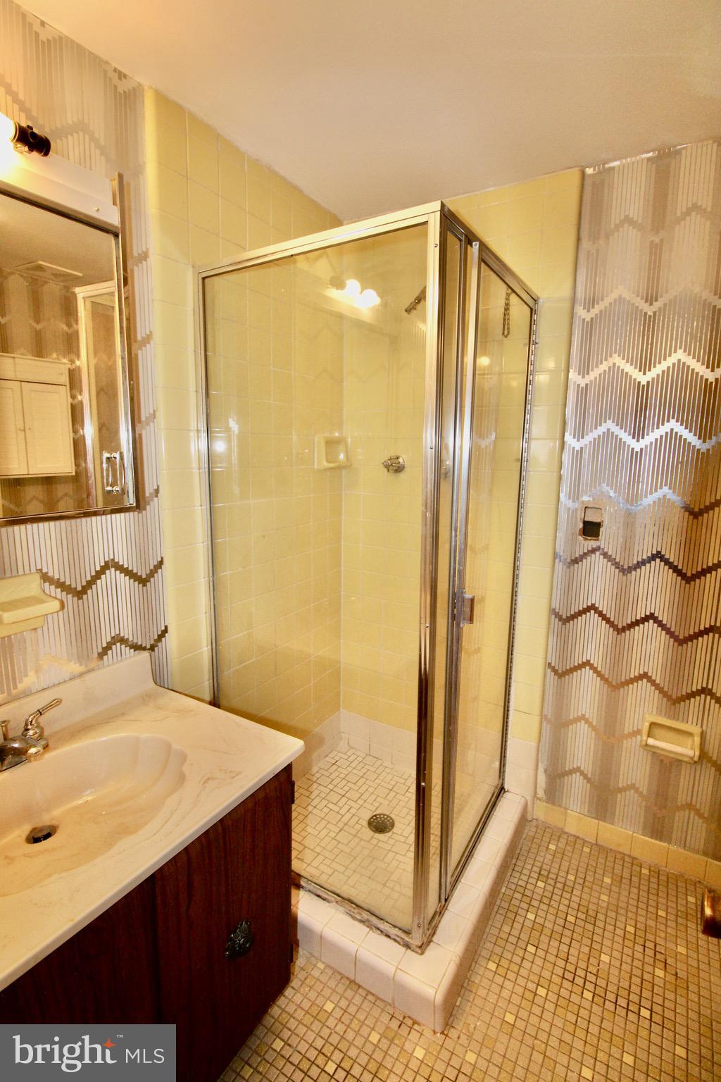 12038 Farwell Road Philadelphia, PA 19154 - Photo 13 of 20 Primary Ensuite