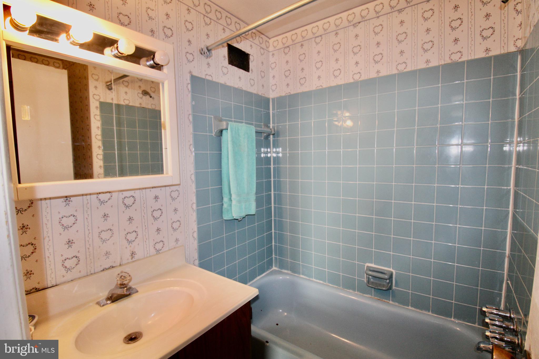 12038 Farwell Road Philadelphia, PA 19154 - Photo 17 of 20 Main Bath