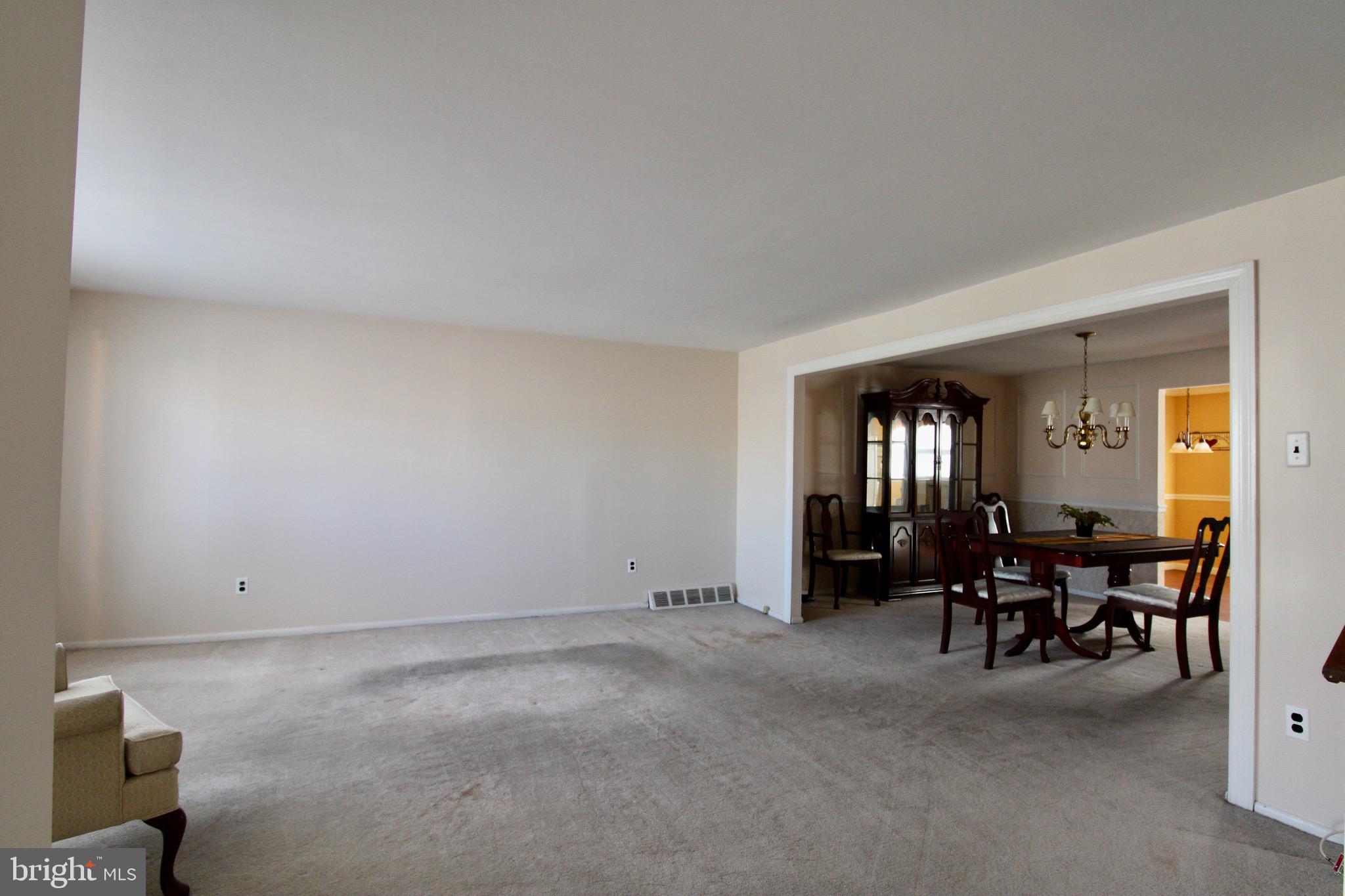 12038 Farwell Road Philadelphia, PA 19154 - Photo 3 of 20 Living Room