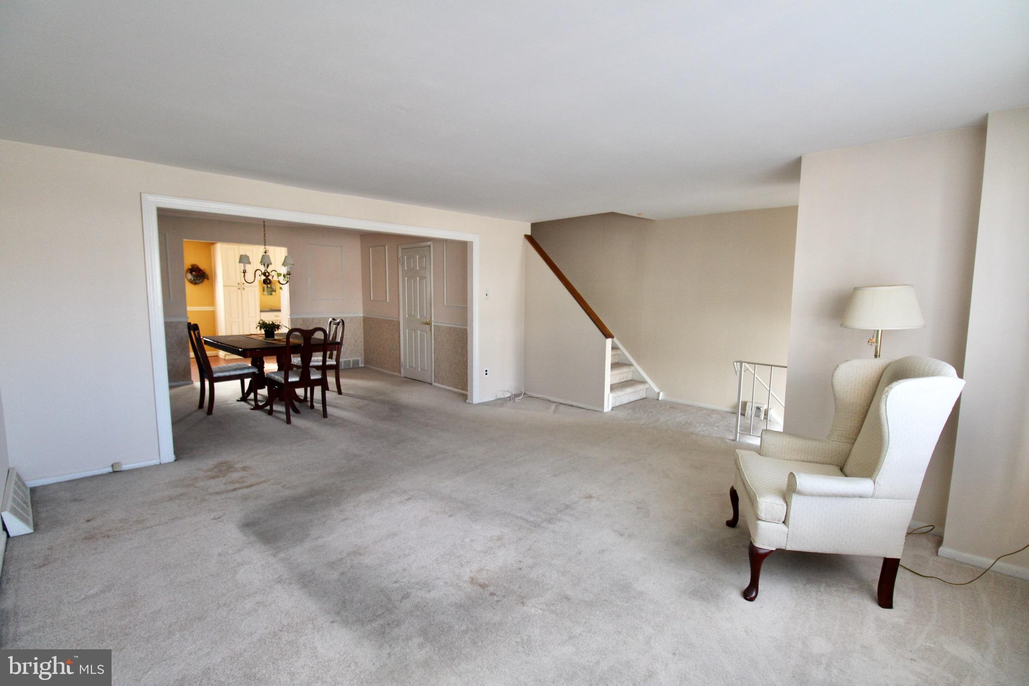 12038 Farwell Road Philadelphia, PA 19154 - Photo 4 of 20 Living Room