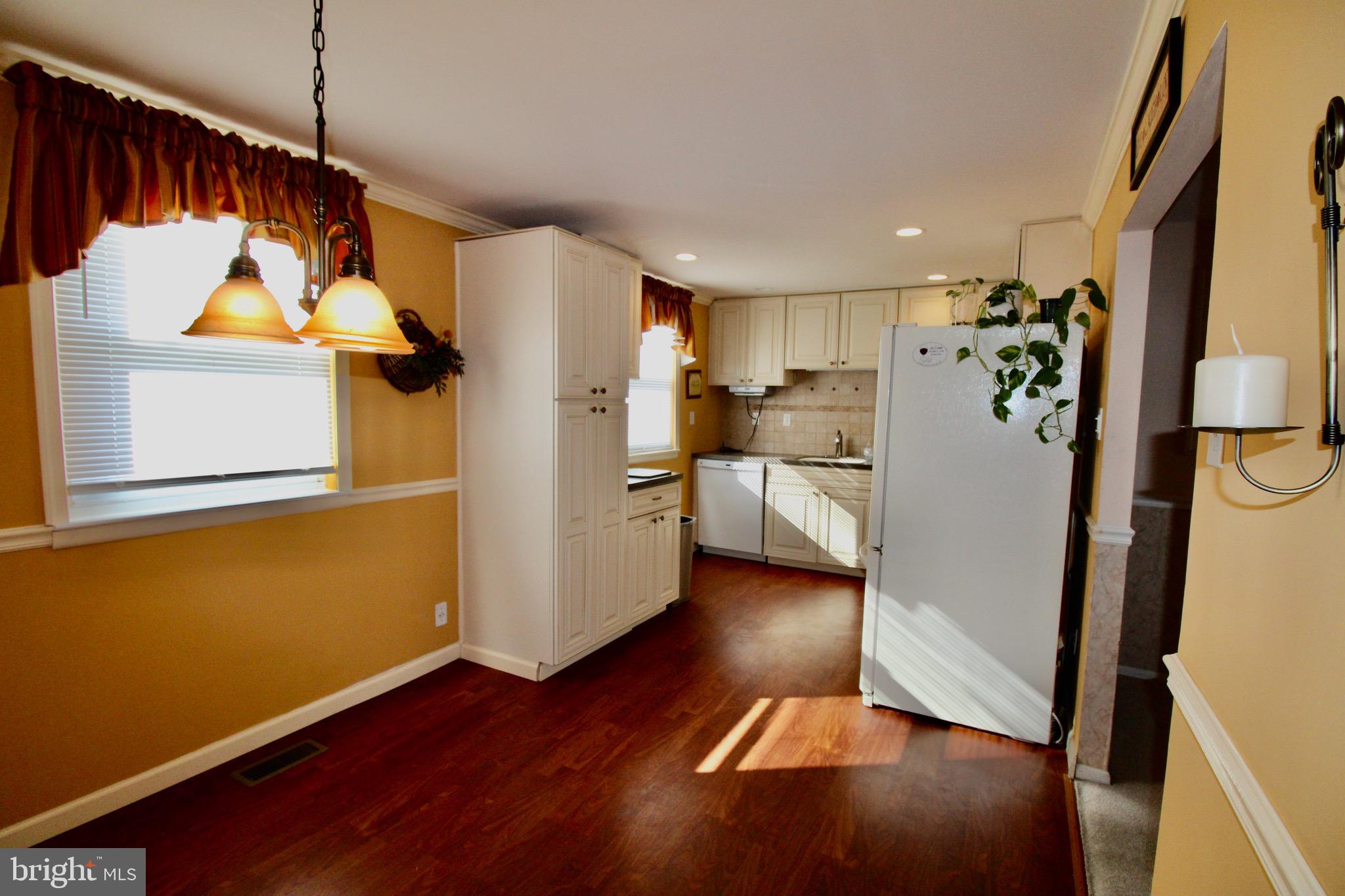12038 Farwell Road Philadelphia, PA 19154 - Photo 9 of 20 Kitchen