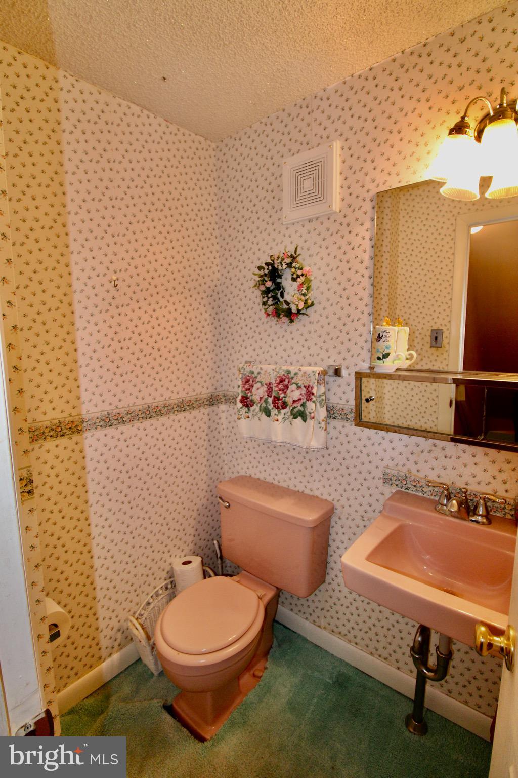 12038 Farwell Road Philadelphia, PA 19154 - Photo 10 of 20 Main Floor Half Bath