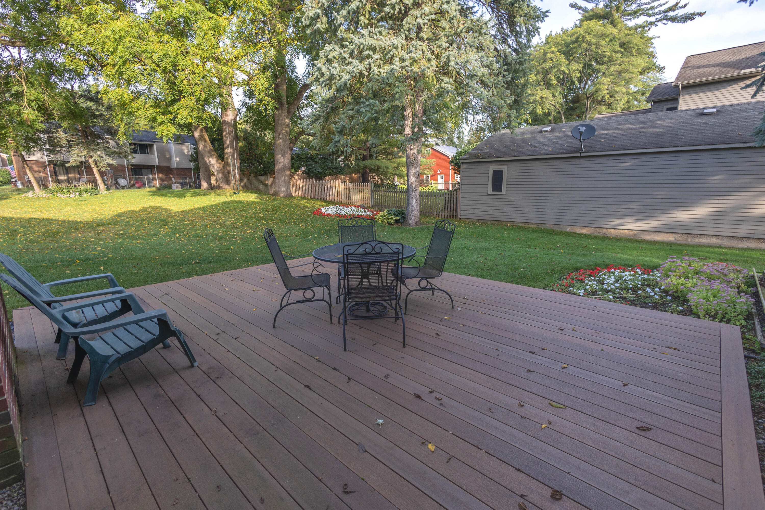 17 North Holcomb Road Clarkston, MI 48346 - Photo 25 of 54 Composite Deck