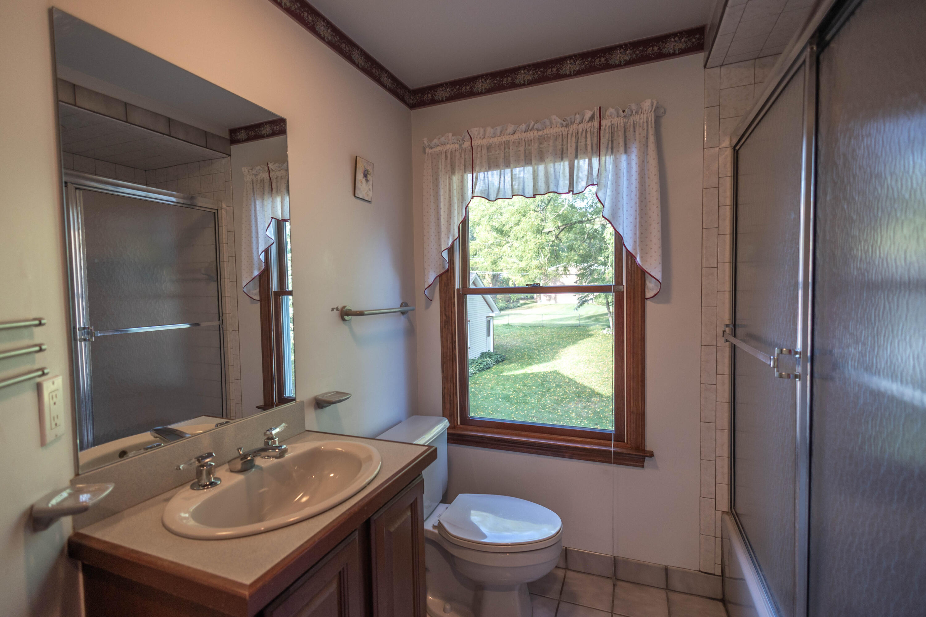 17 North Holcomb Road Clarkston, MI 48346 - Photo 42 of 54 Main Full Bathroom