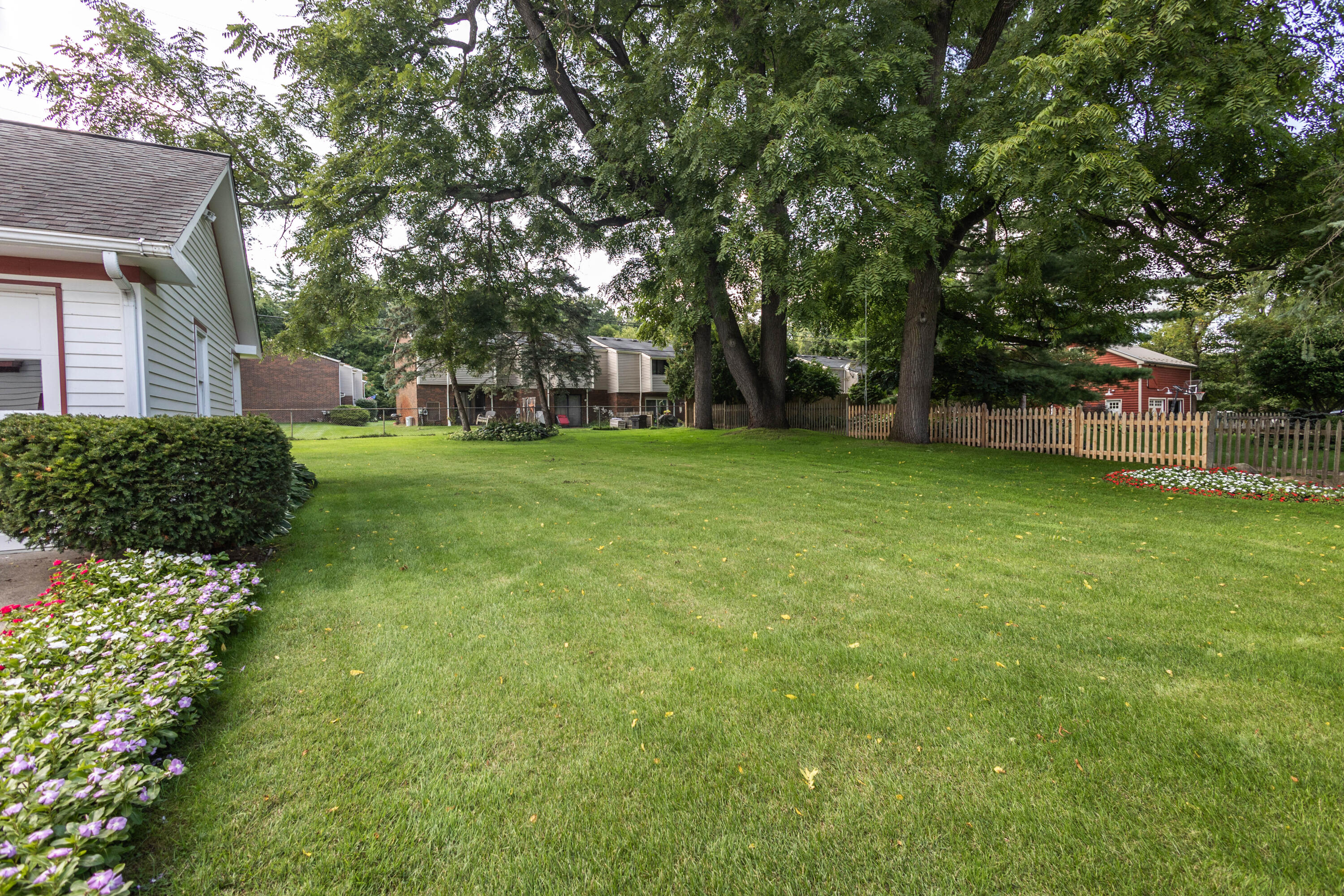 17 North Holcomb Road Clarkston, MI 48346 - Photo 49 of 54 Huge Rear Yard