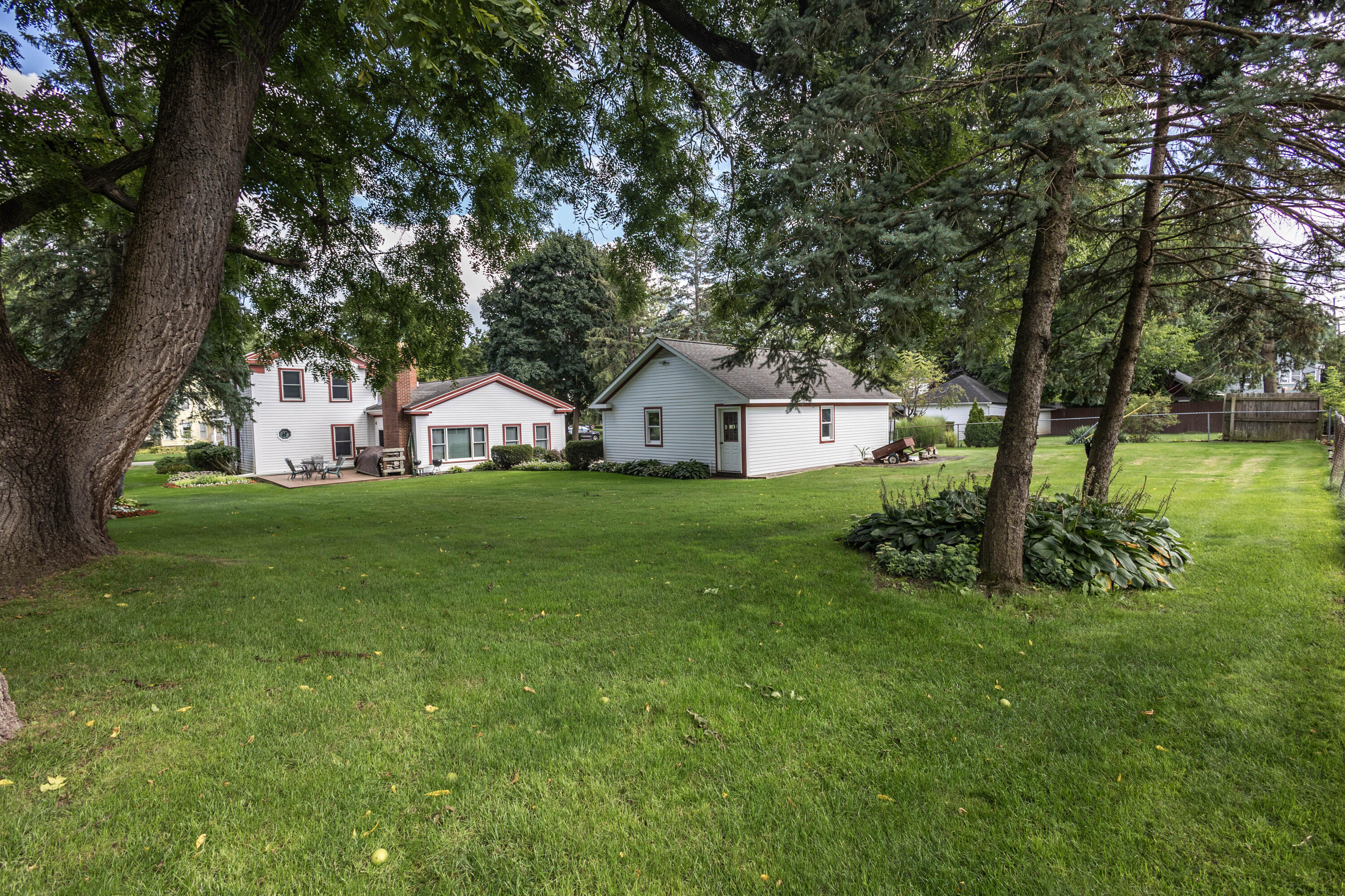 17 North Holcomb Road Clarkston, MI 48346 - Photo 5 of 54 Huge Yard