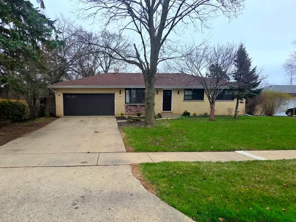 $499,900 | 431 Springhill Drive, Roselle, IL 60172