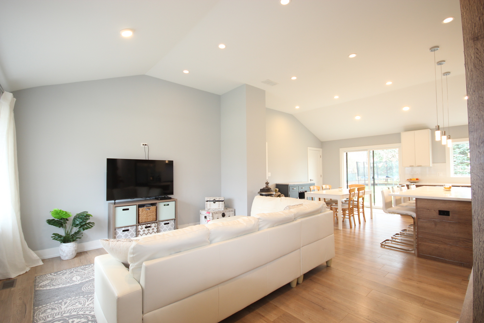 431 Springhill Drive Roselle, IL 60172 - Photo 2 of 29