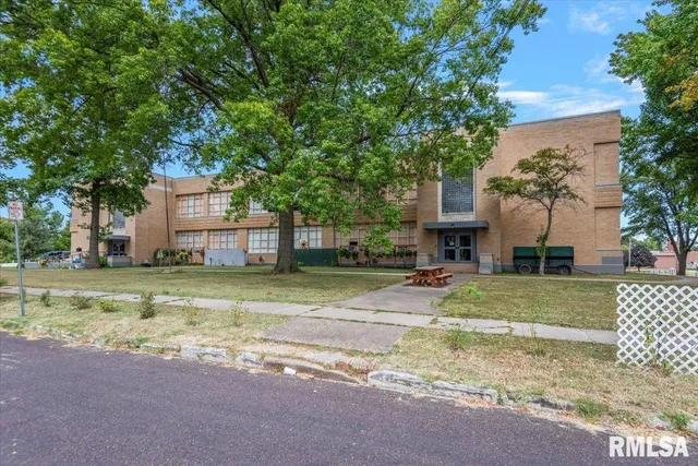 $600,000 | 352 Franklin Street, Jacksonville, IL 62650