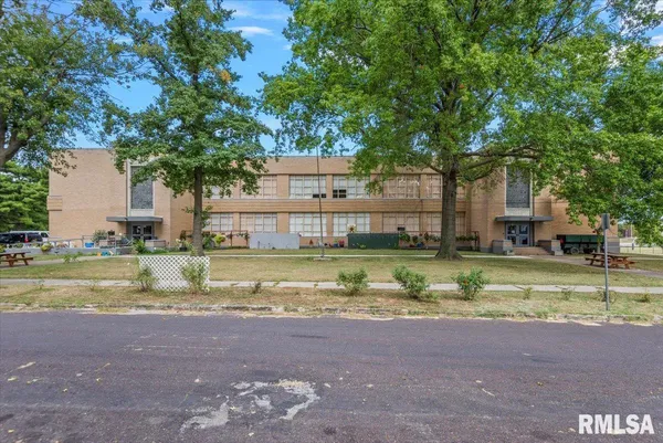 $450,000 | 352 Franklin Street, Jacksonville, IL 62650