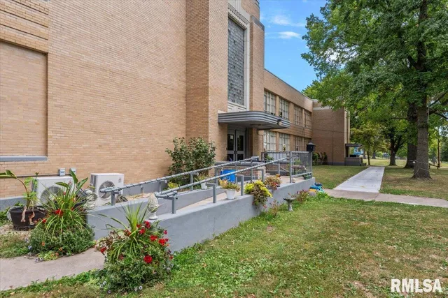 $600,000 | 352 Franklin Street, Jacksonville, IL 62650