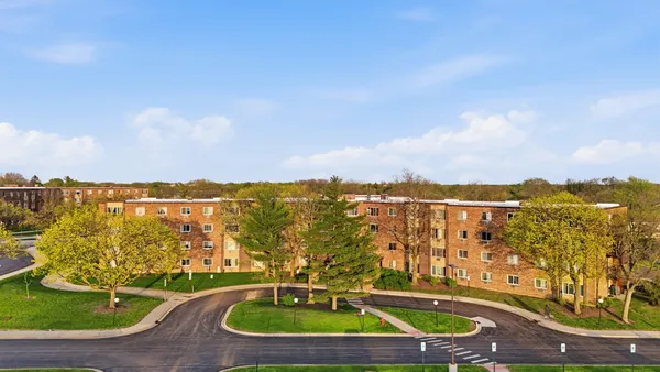$169,900 | 1475 Rebecca Drive, Unit 217, Hoffman Estates, IL 60169